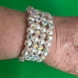 House of Harlow 1960 Iridescent Pearl Bracelet